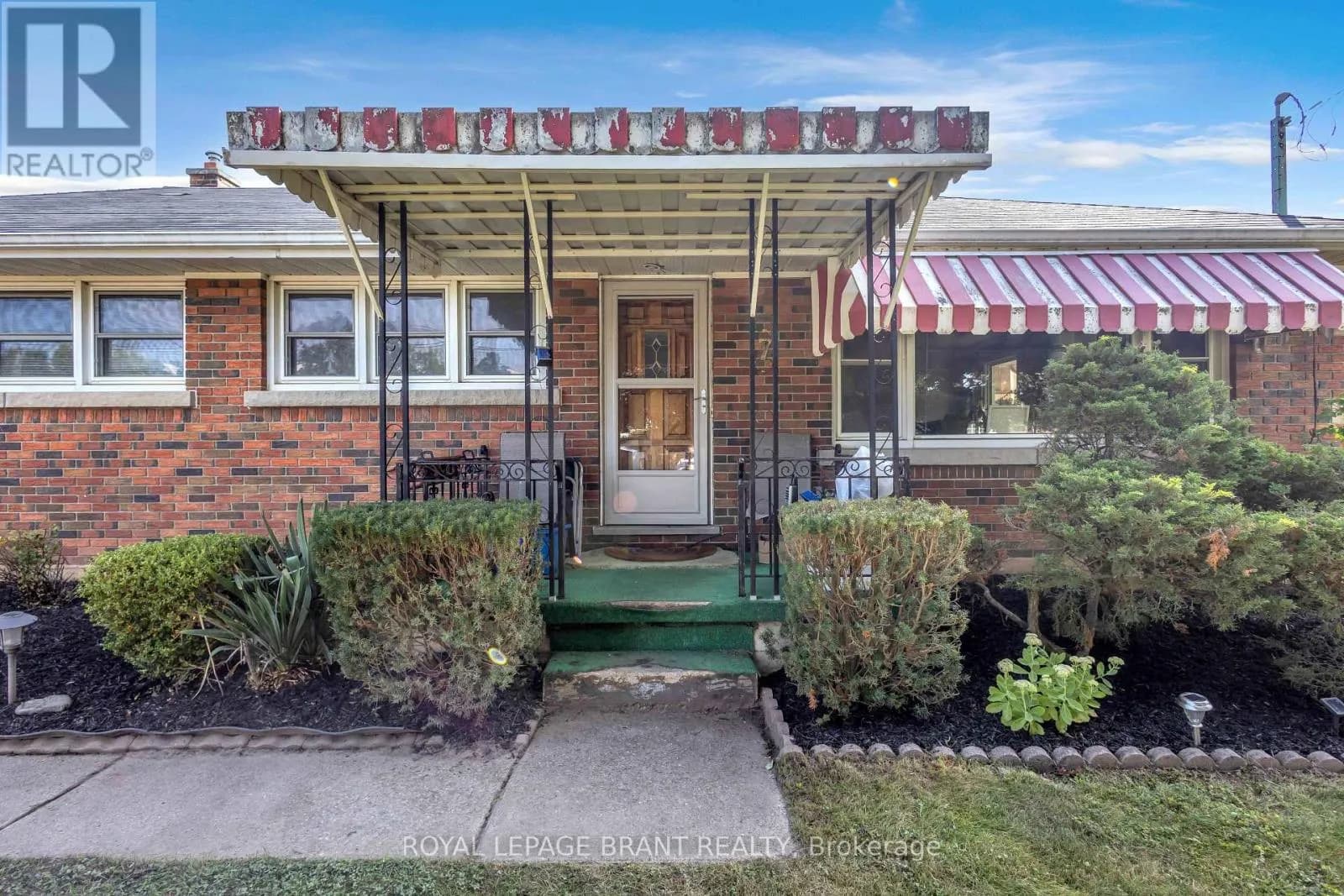 7 WILLOWDALE STREET — photo 3 of 43