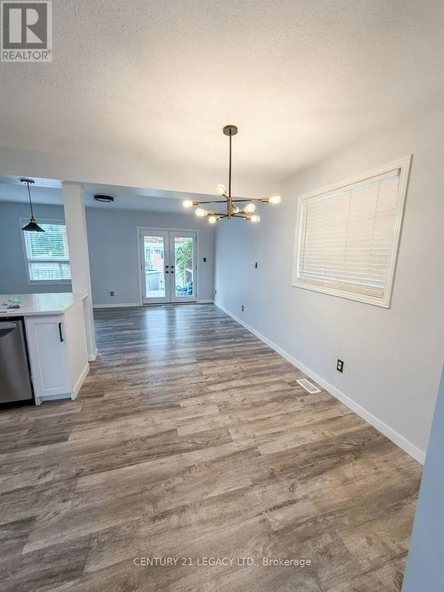 34 MOUNTAIN LAUREL CRESCENT — photo 2 of 18