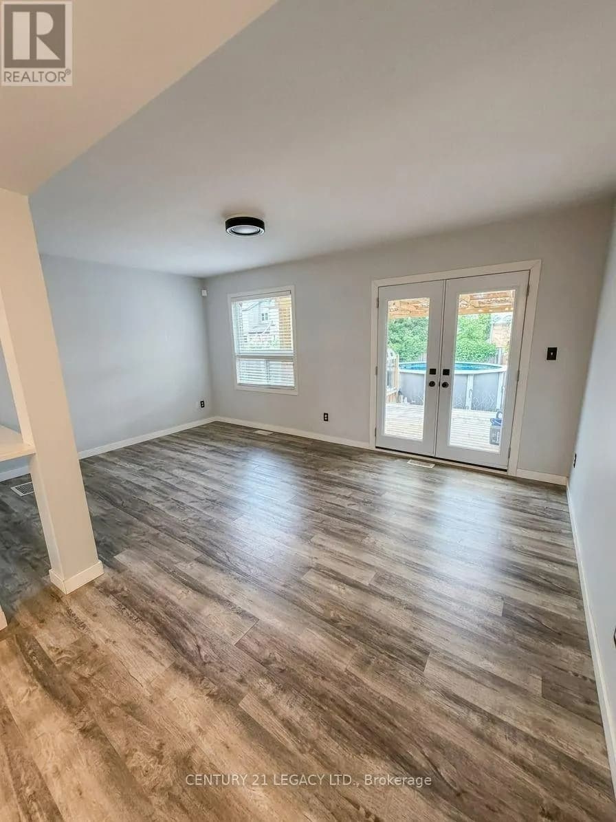 34 MOUNTAIN LAUREL CRESCENT — photo 3 of 18