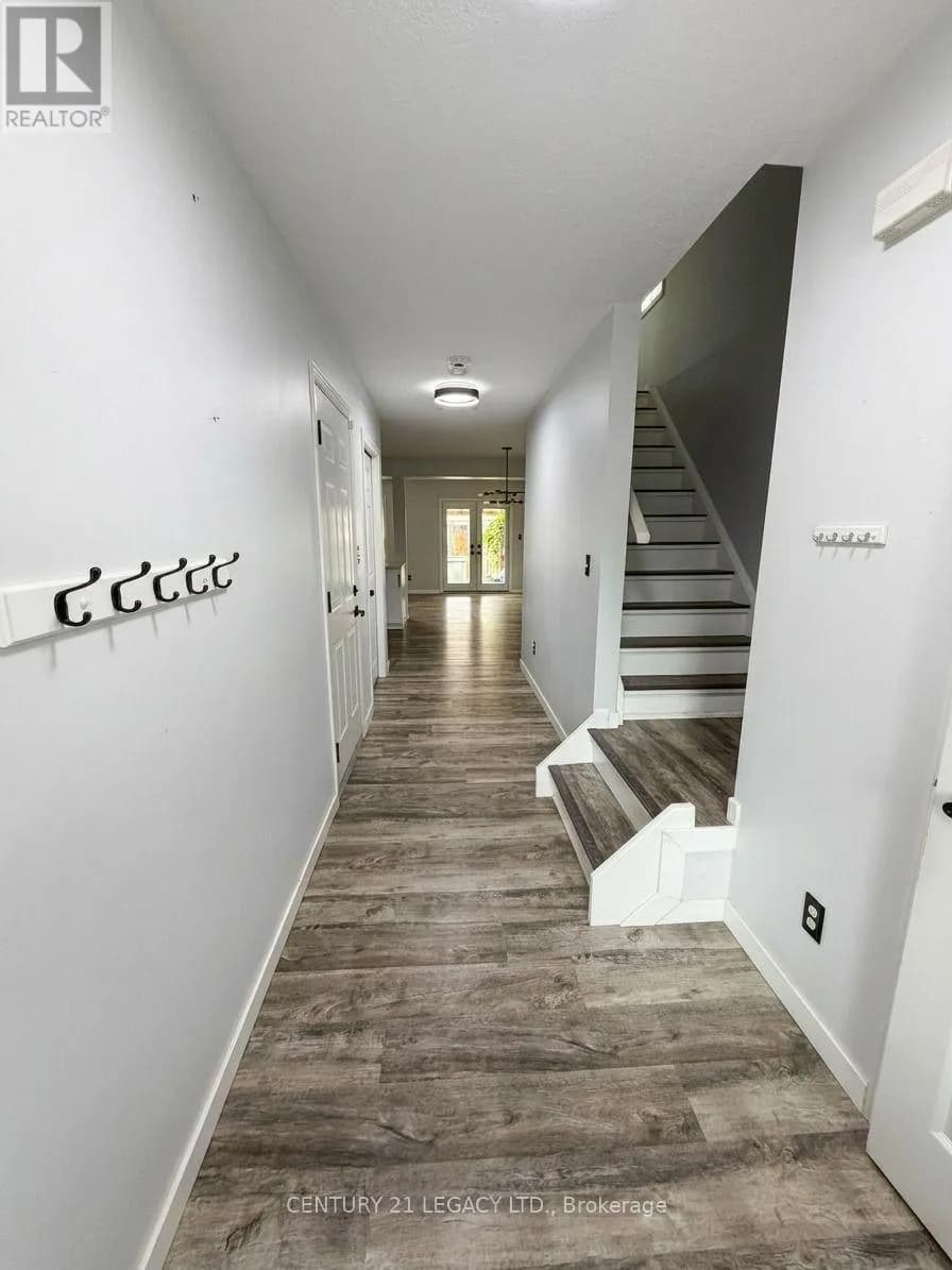 34 MOUNTAIN LAUREL CRESCENT — photo 4 of 18