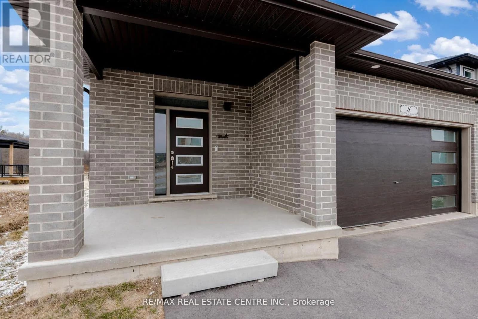 8 MOON CRESCENT — photo 4 of 38