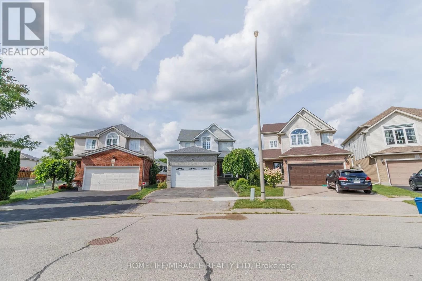46 HEATHERWOOD PLACE — photo 3 of 40
