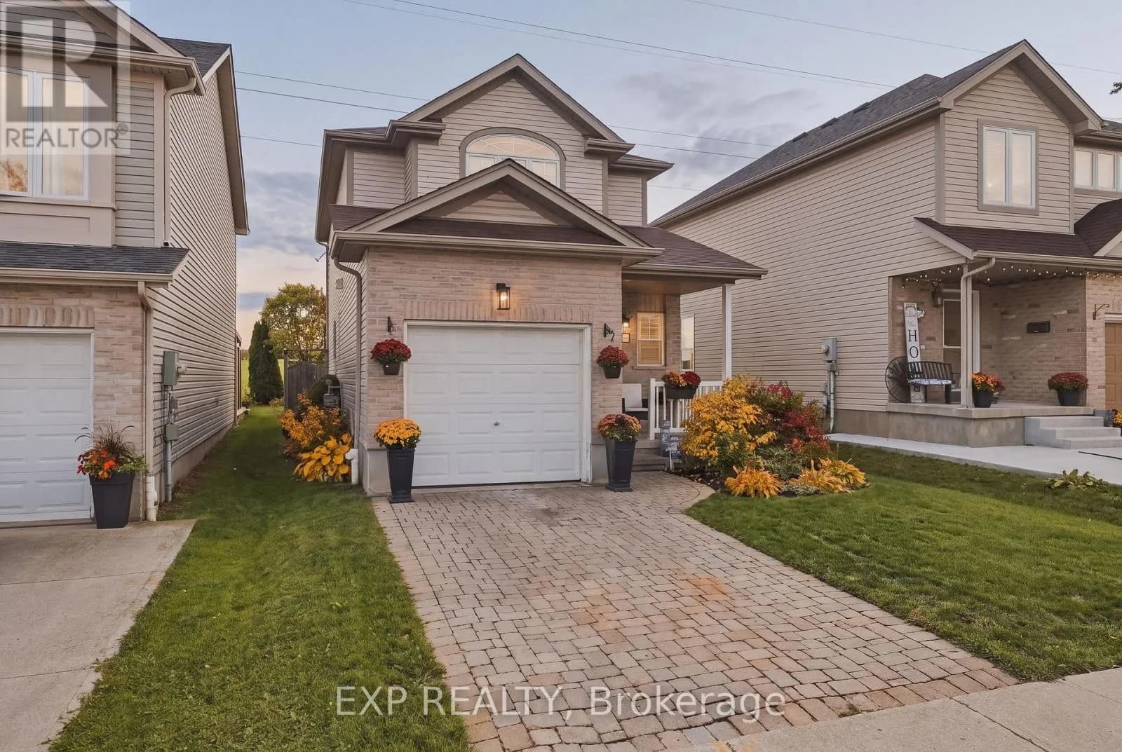 116 HENHOEFFER CRESCENT — photo 3 of 33