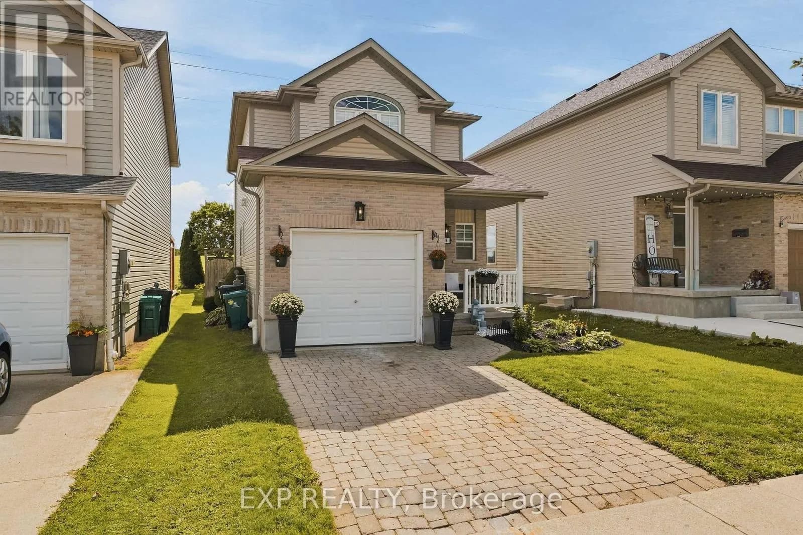 116 HENHOEFFER CRESCENT — photo 4 of 33