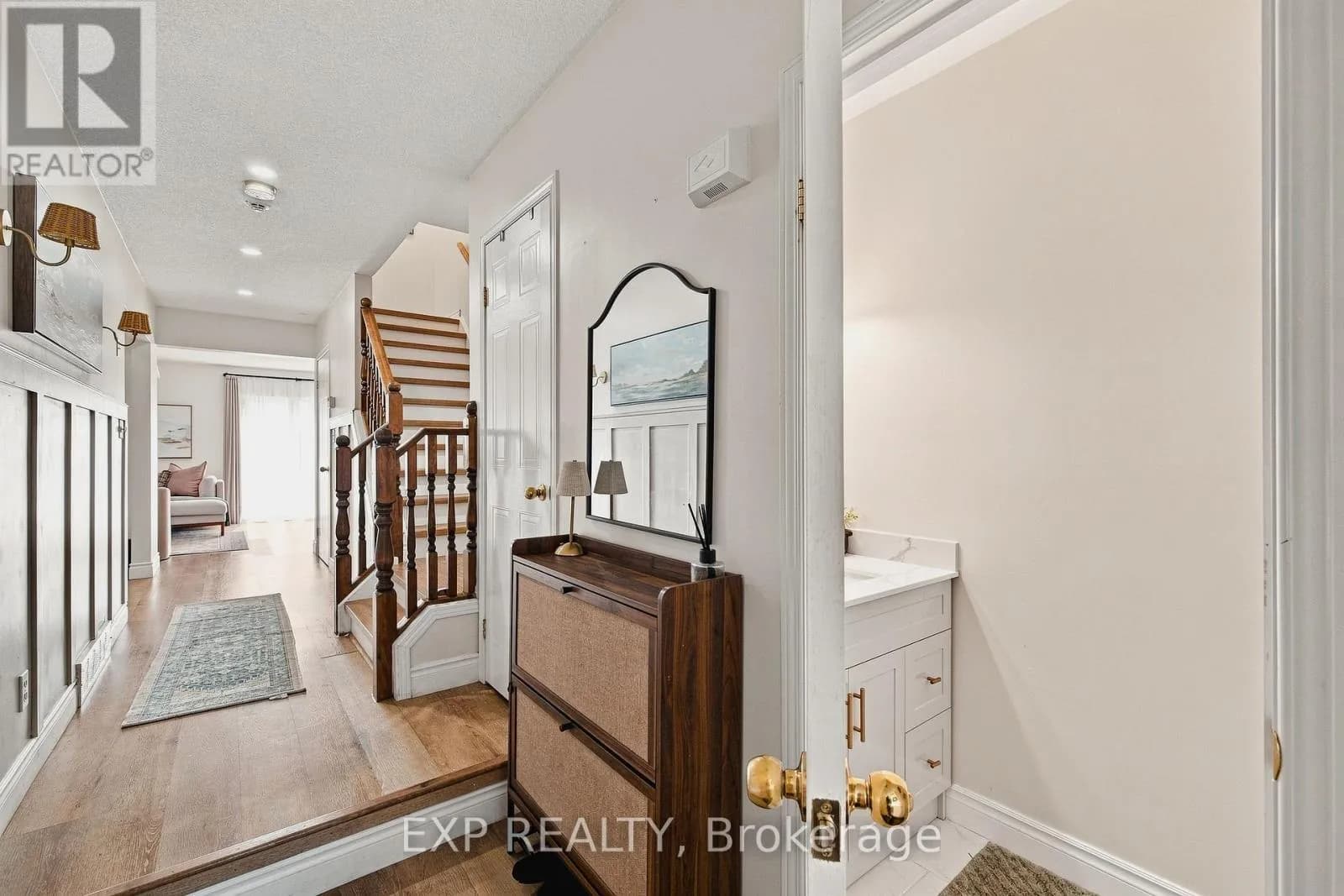 116 HENHOEFFER CRESCENT — photo 5 of 33