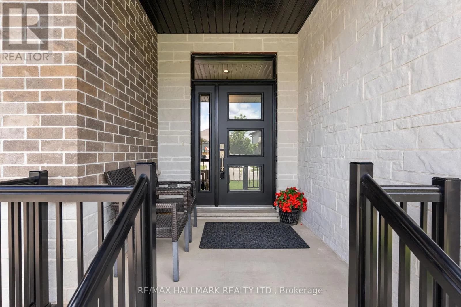 77 REA DRIVE — photo 2 of 47