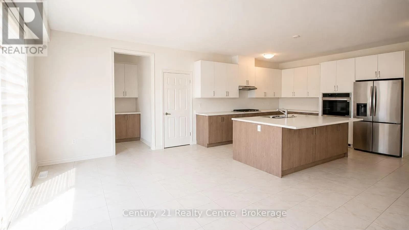 256 REA DRIVE — photo 3 of 32