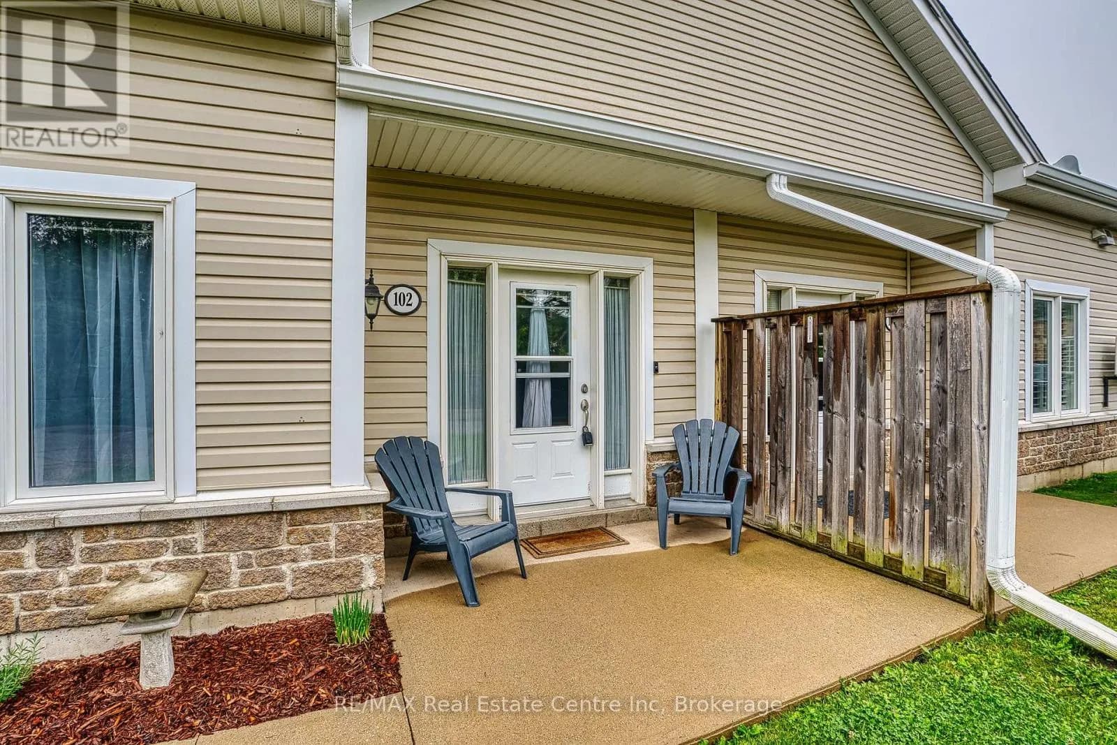 102 - 760 WOODHILL DRIVE — photo 3 of 32