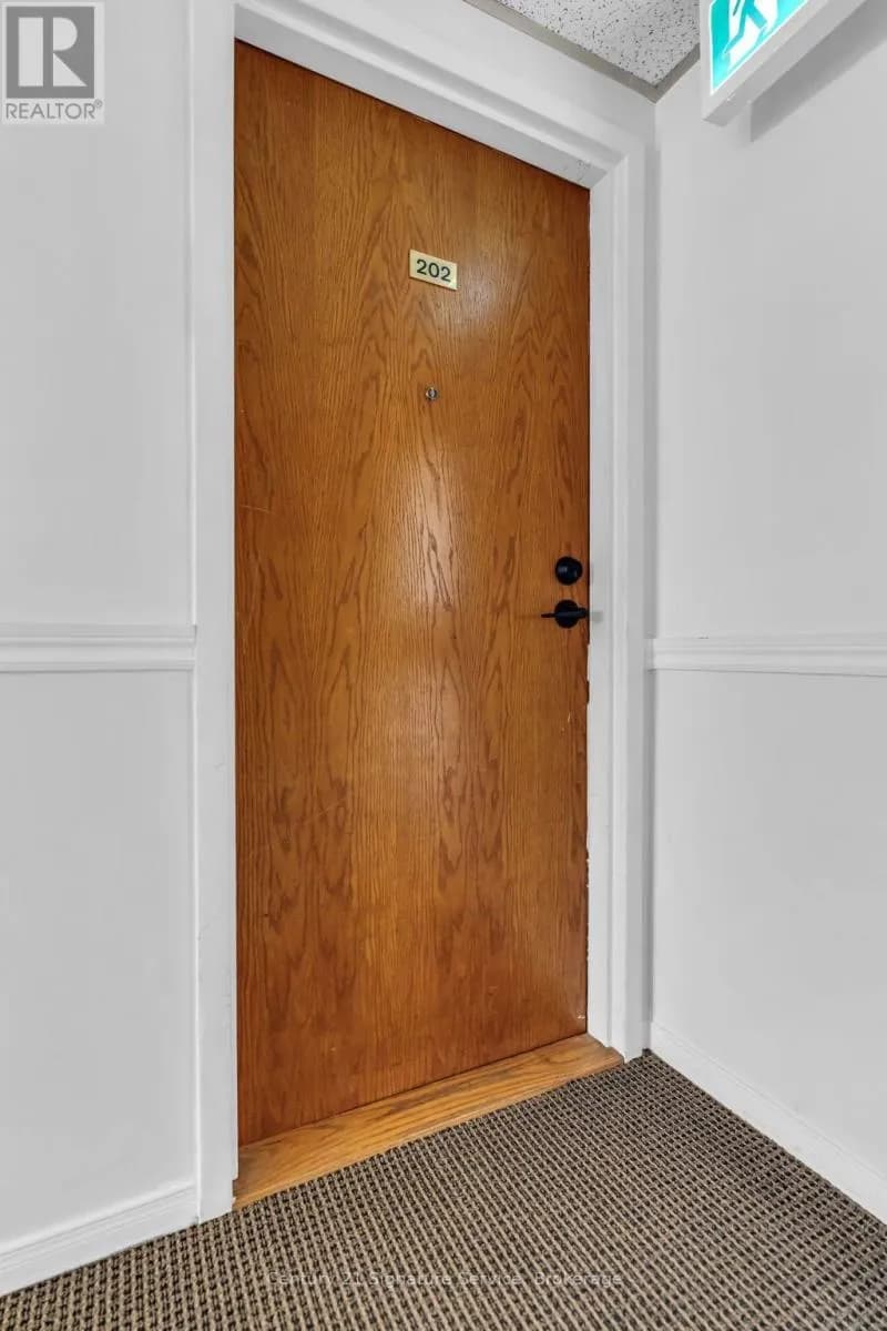 202 - 50 CAMPBELL COURT — photo 4 of 20