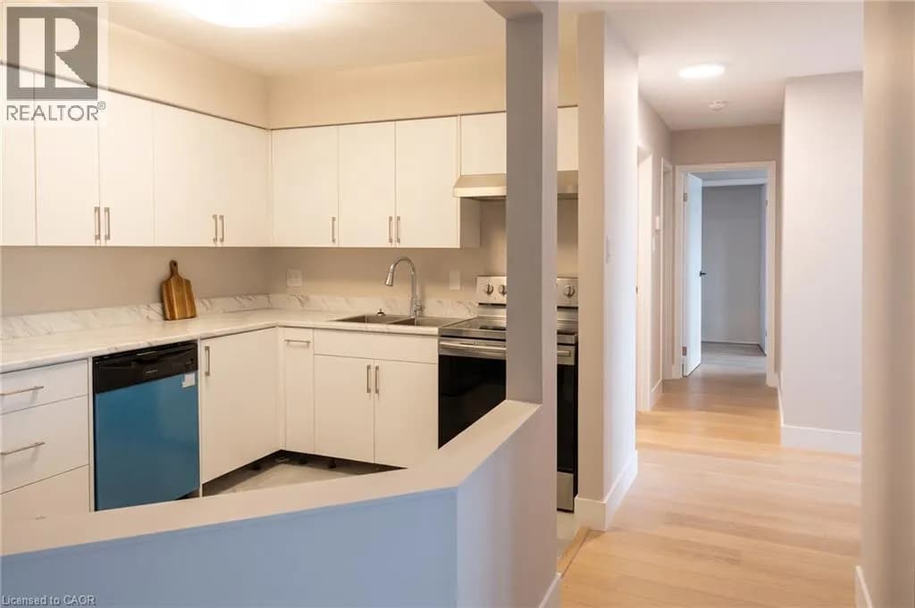 3085 KINGSWAY Drive Unit# 22 — photo 2 of 20