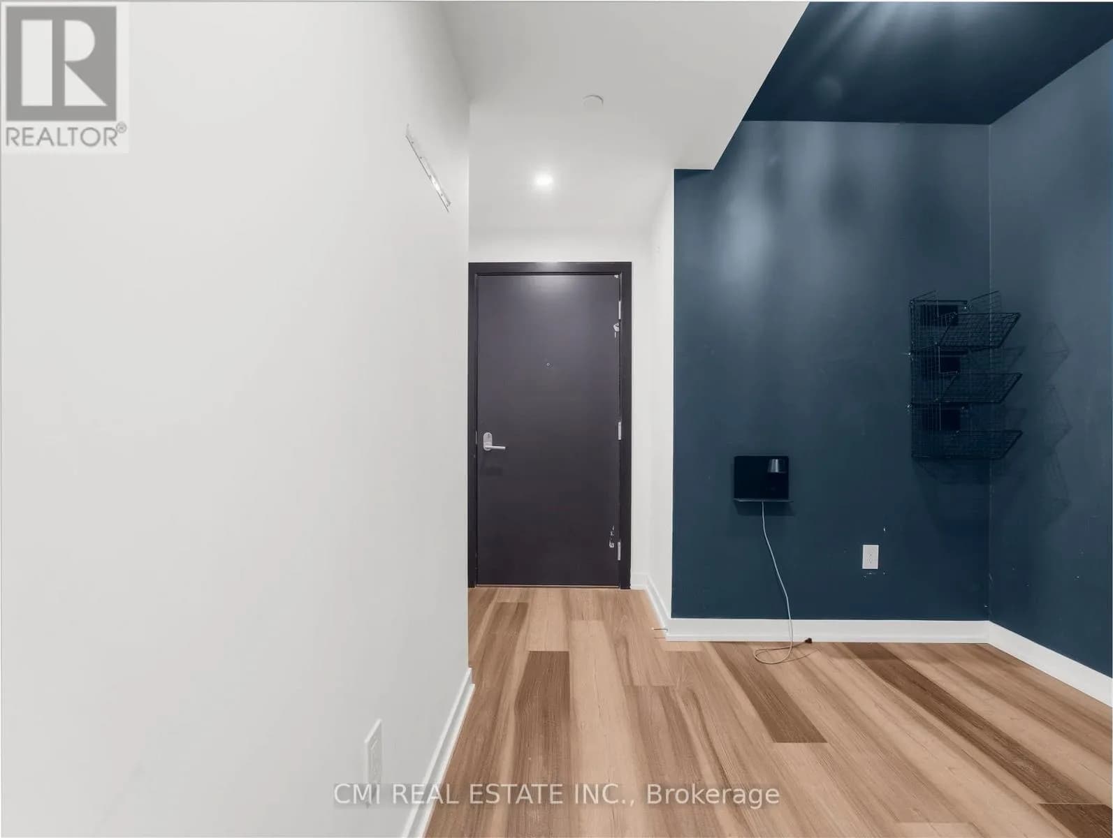 411 - 5 WELLINGTON STREET S — photo 4 of 10