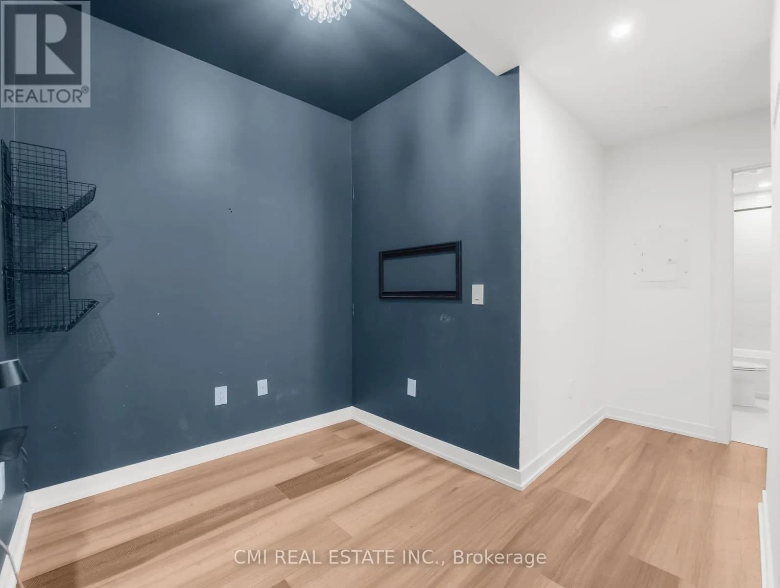 411 - 5 WELLINGTON STREET S — photo 5 of 10