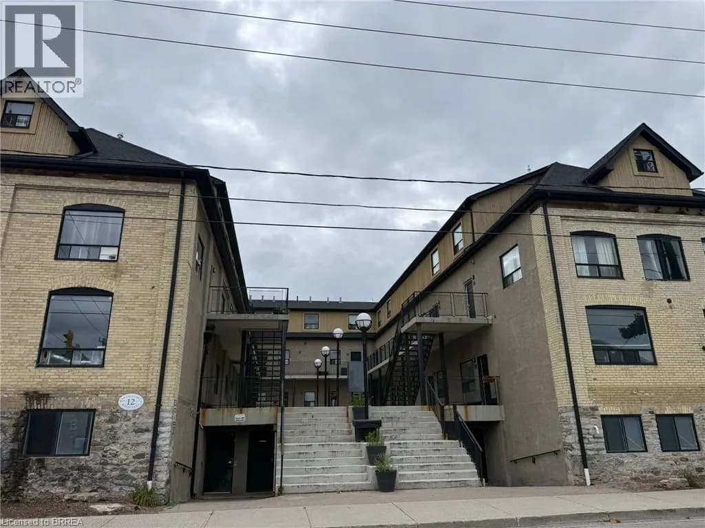 12 BRIDGEPORT Road E Unit# 18 — photo 2 of 31