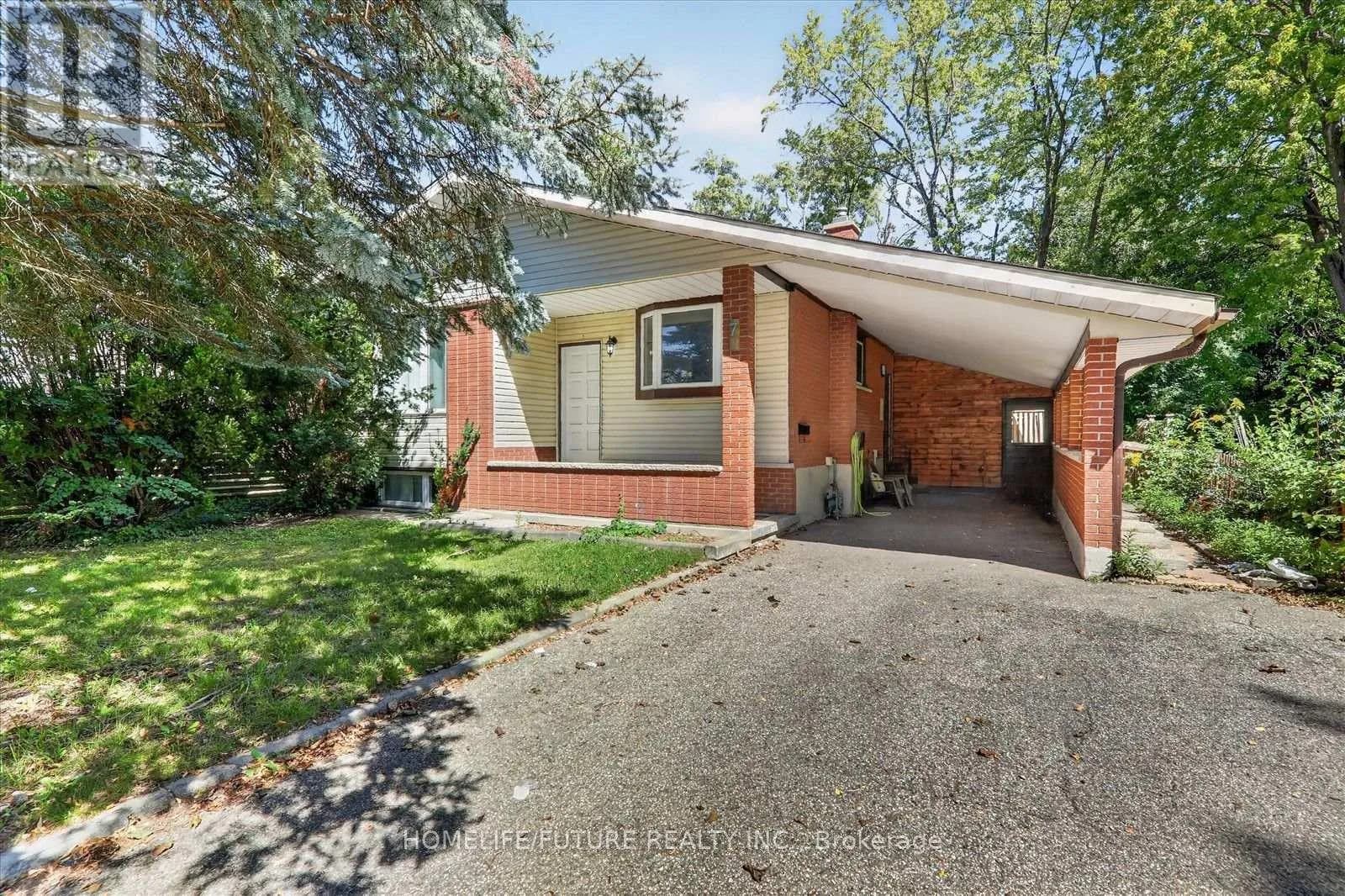 7 CARDILL CRESCENT — photo 1 of 32