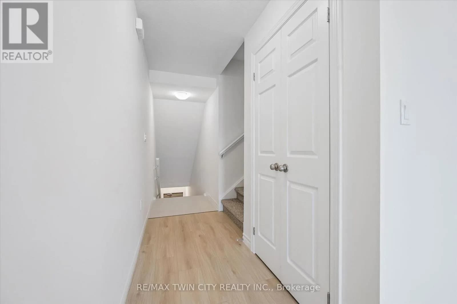 43 LOMOND LANE — photo 4 of 38