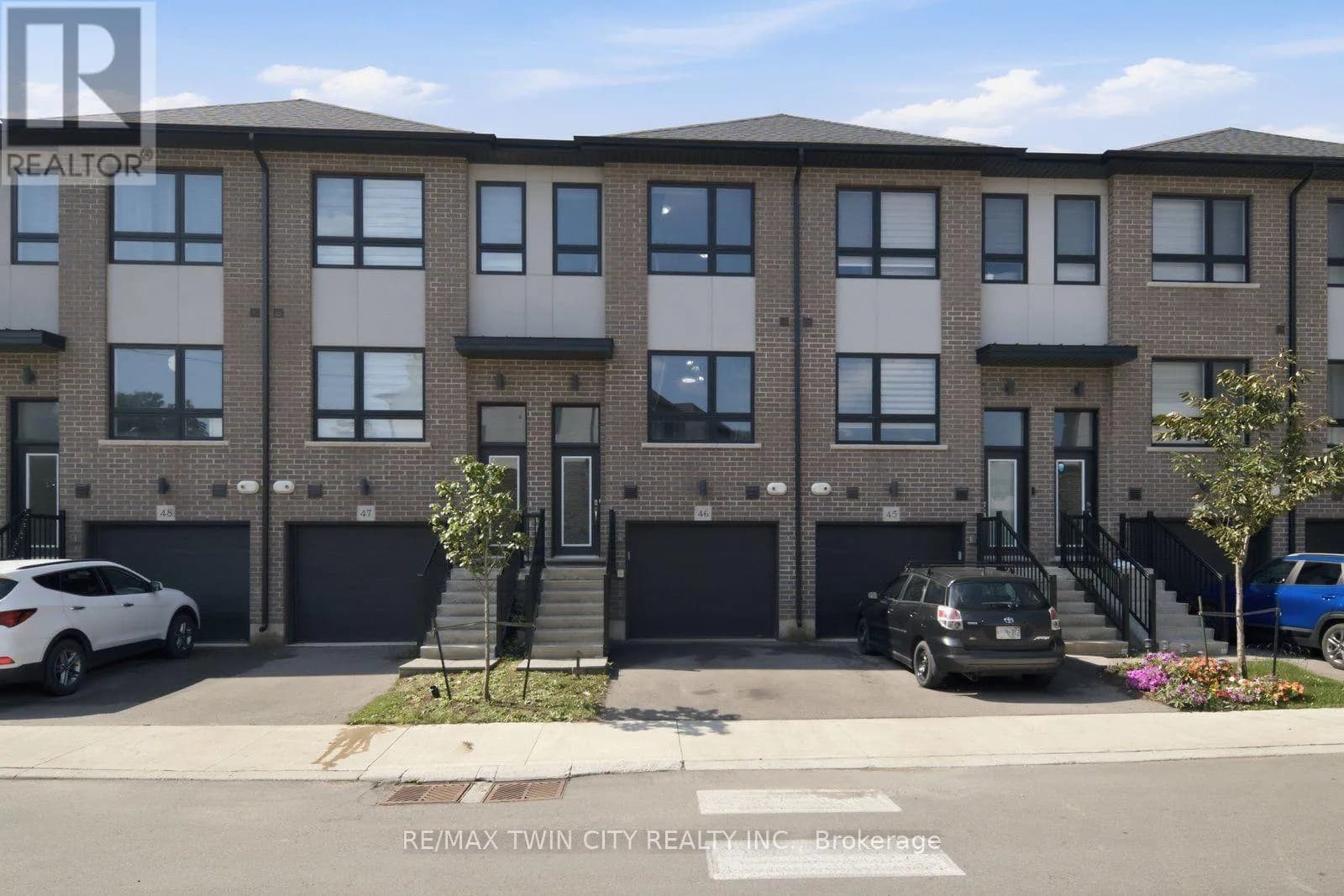 46 - 720 GREY STREET — photo 5 of 31