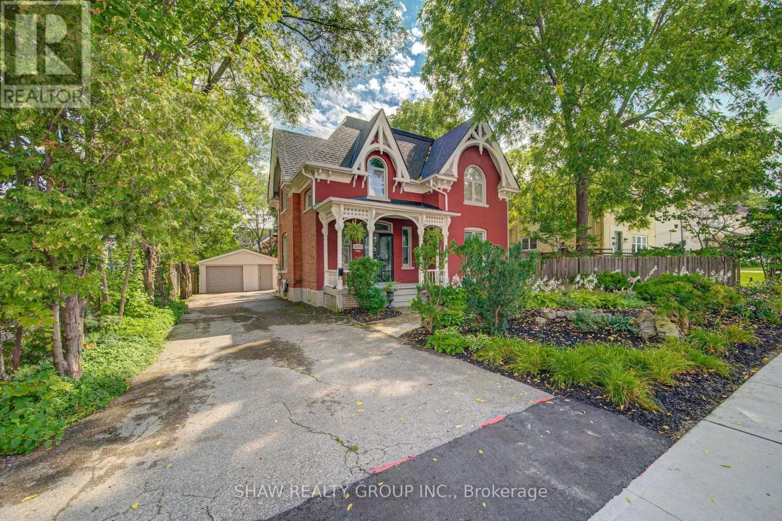 15 GILHOLM AVENUE — photo 4 of 49