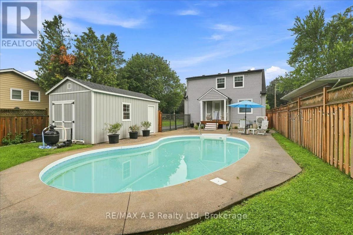 143 BRITANNIA STREET — photo 4 of 39