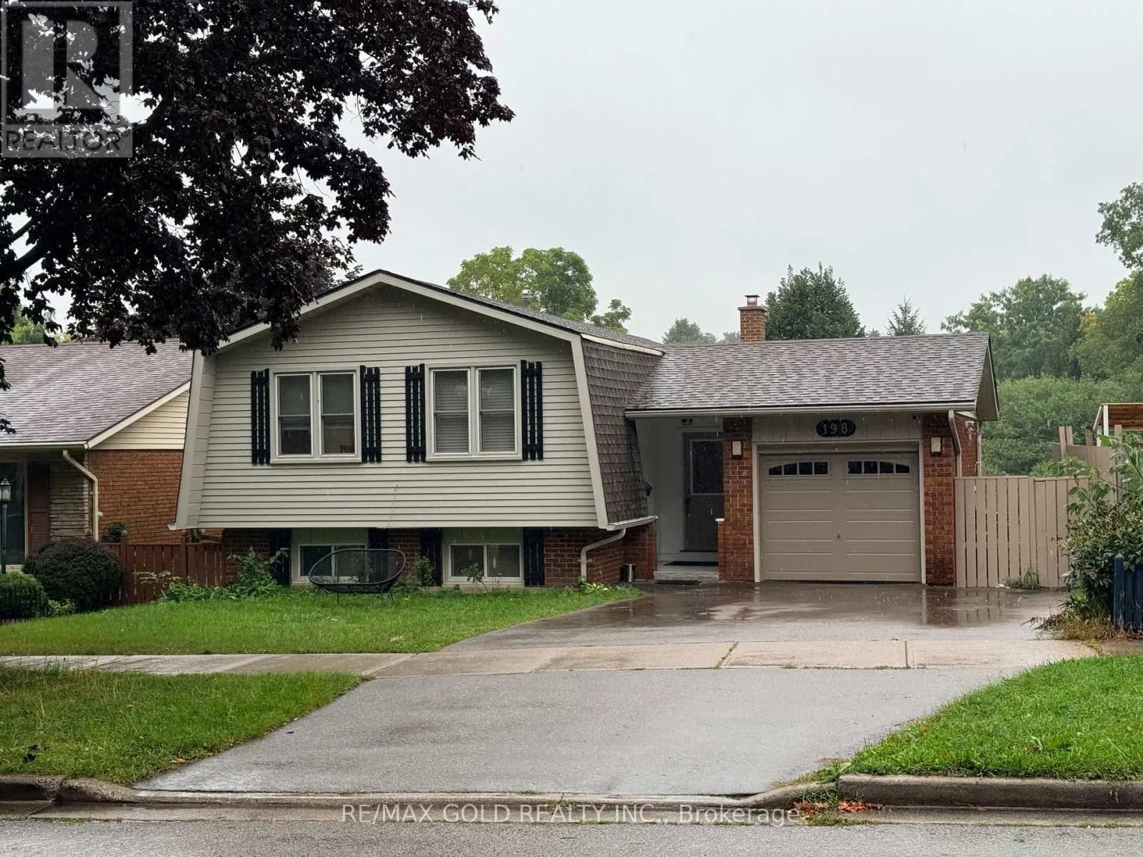198 COACH HILL DRIVE — photo 1 of 9