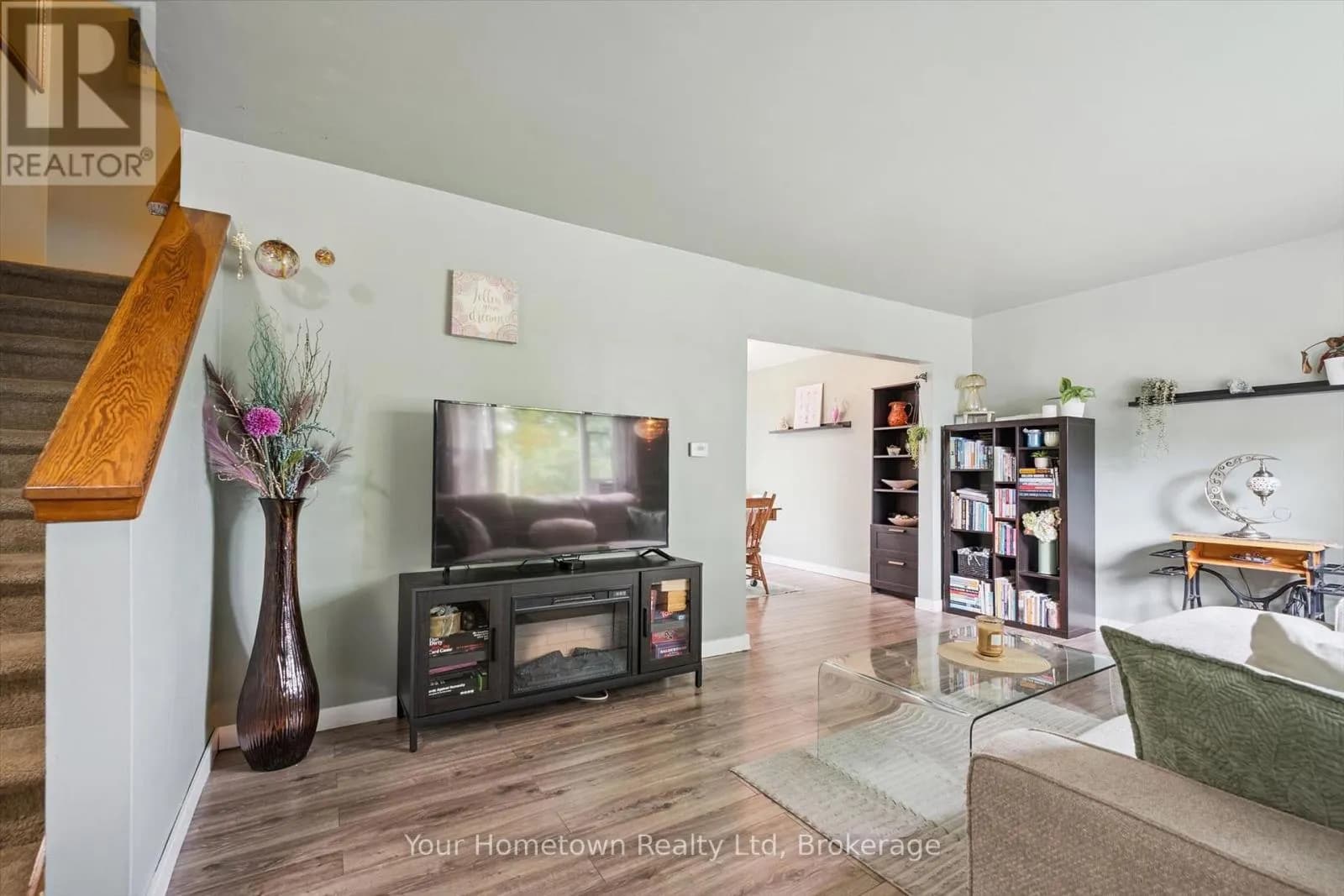 497 ST PATRICK STREET E — photo 5 of 36