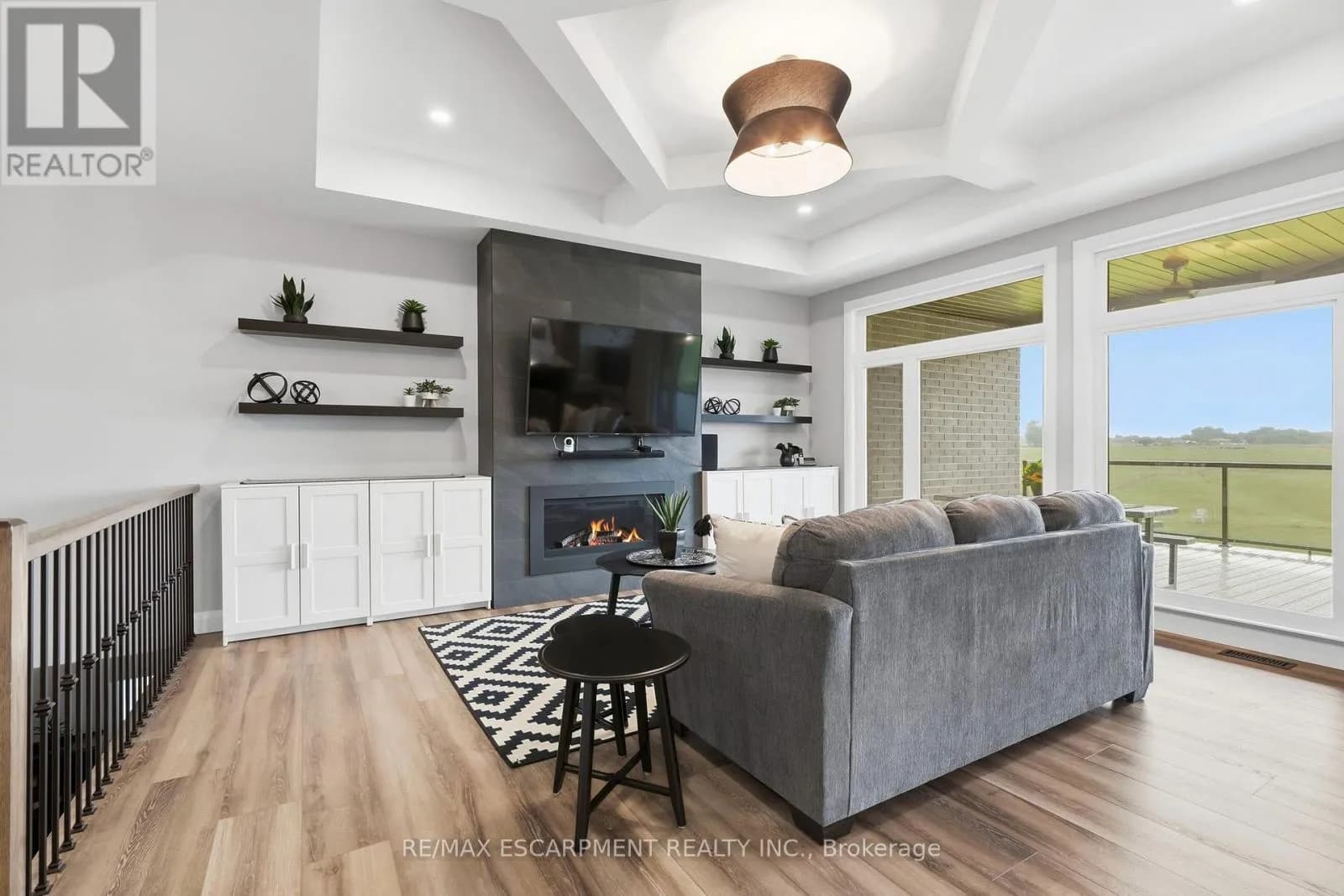 14 HUDSON DRIVE — photo 4 of 46