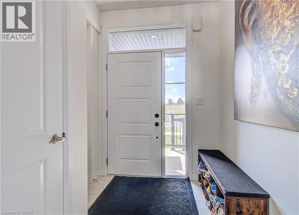 9 QUEENSBROOK Crescent — photo 4 of 36