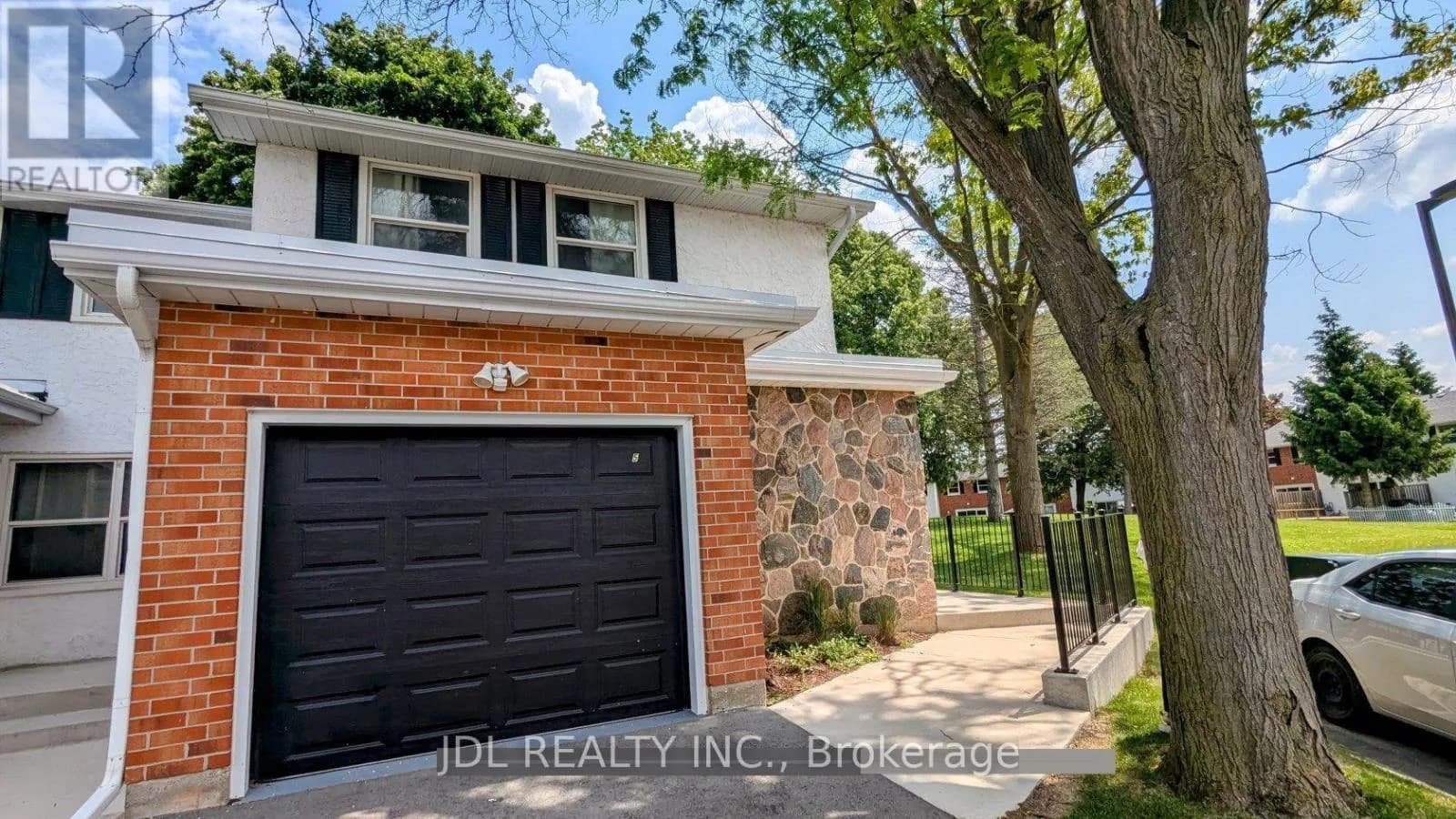 5 - 431 KEATS WAY — photo 5 of 15