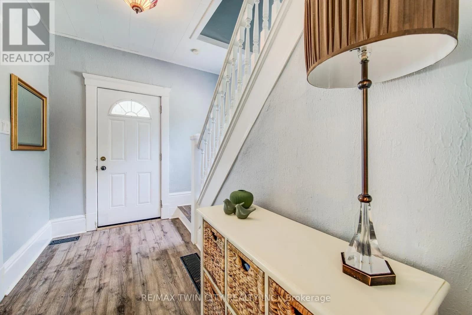 96 HOME STREET — photo 4 of 31