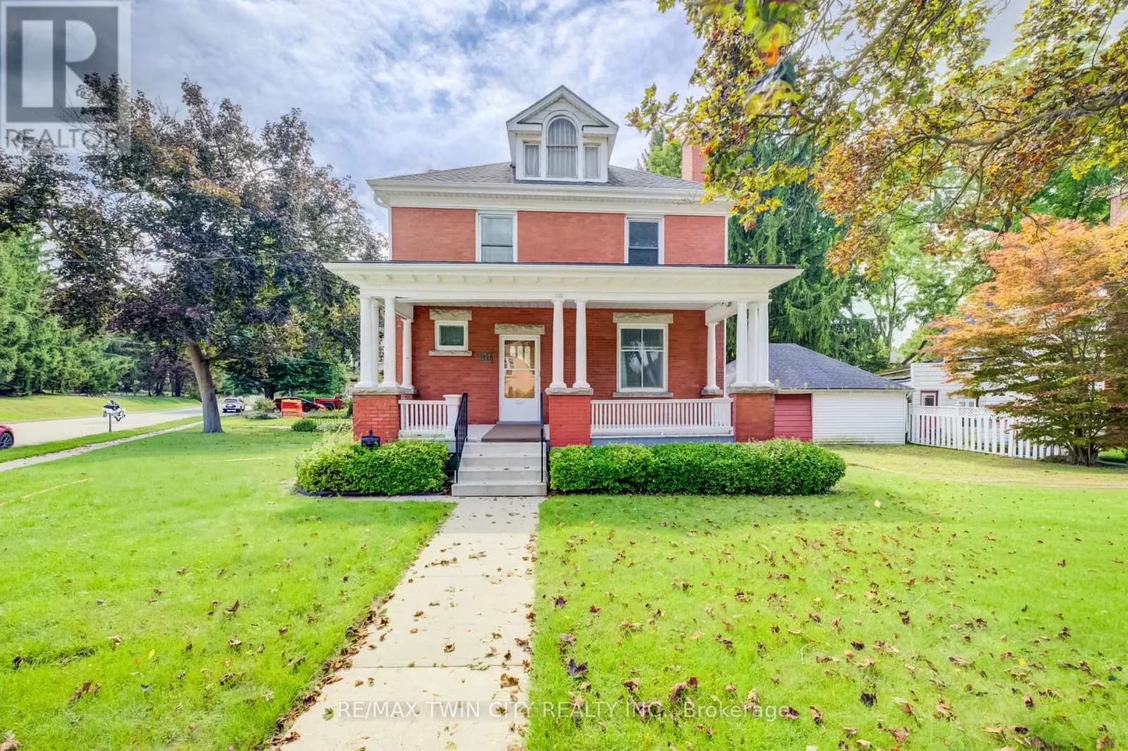 211 MAIN STREET — photo 4 of 36