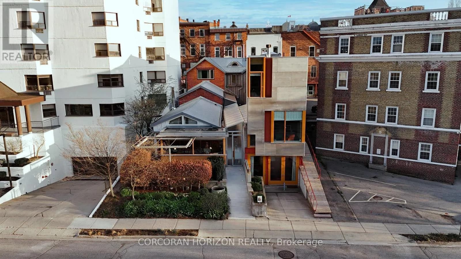 9 COBOURG STREET — photo 3 of 50