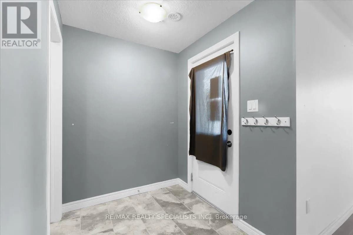 E8 - 70 WILLOWRUN DRIVE — photo 4 of 44