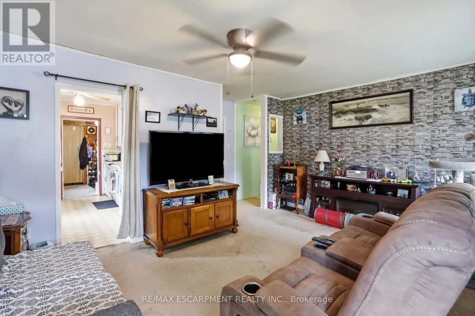 9 LANCASTER AVENUE — photo 4 of 24