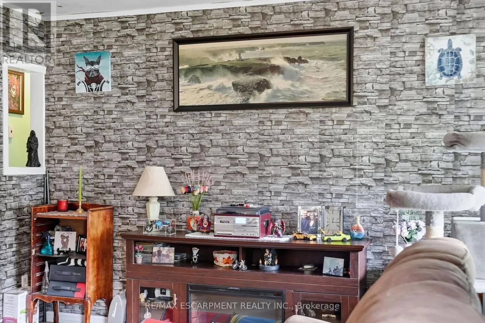 9 LANCASTER AVENUE — photo 5 of 24