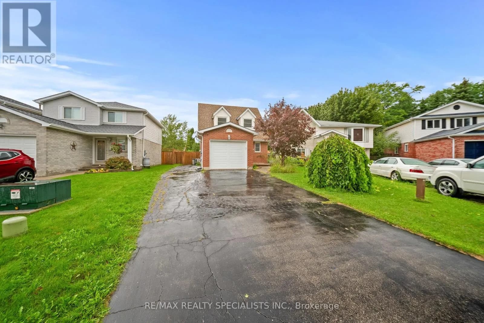 110 STEELES CRESCENT — photo 3 of 36