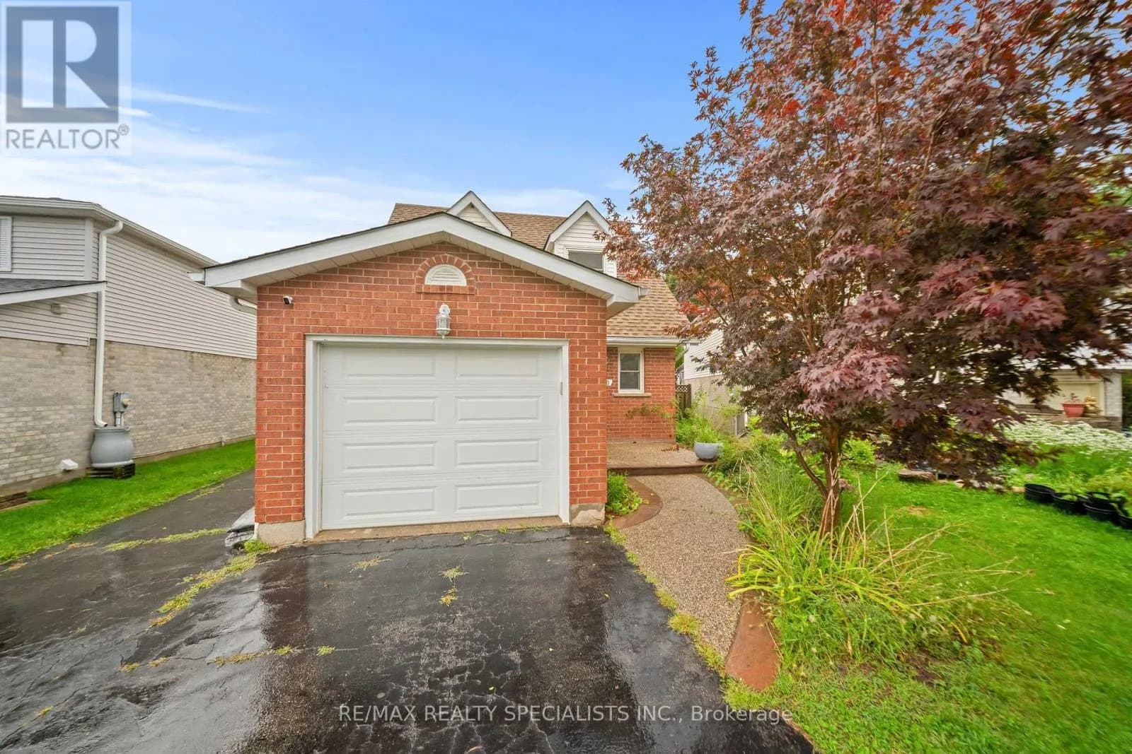 110 STEELES CRESCENT — photo 4 of 36