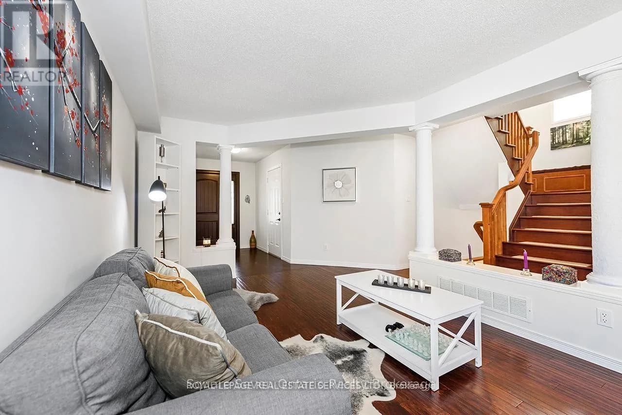 635 COMMONWEALTH CRESCENT — photo 5 of 37