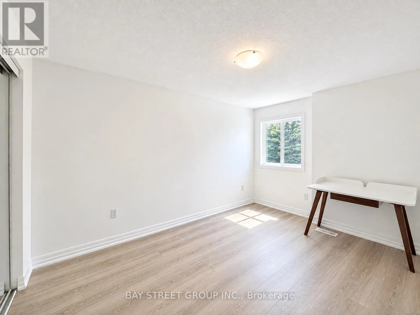 513 MARINER DRIVE — photo 3 of 9
