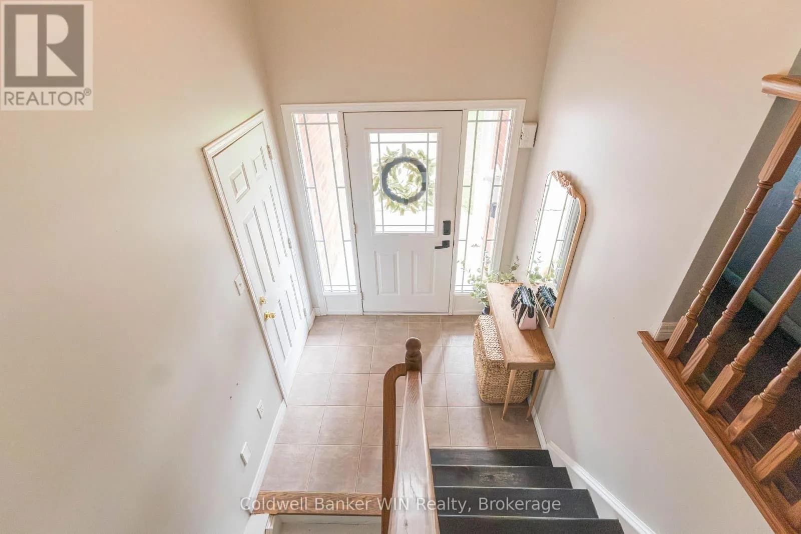 114 BELLAMY CRESCENT — photo 4 of 32