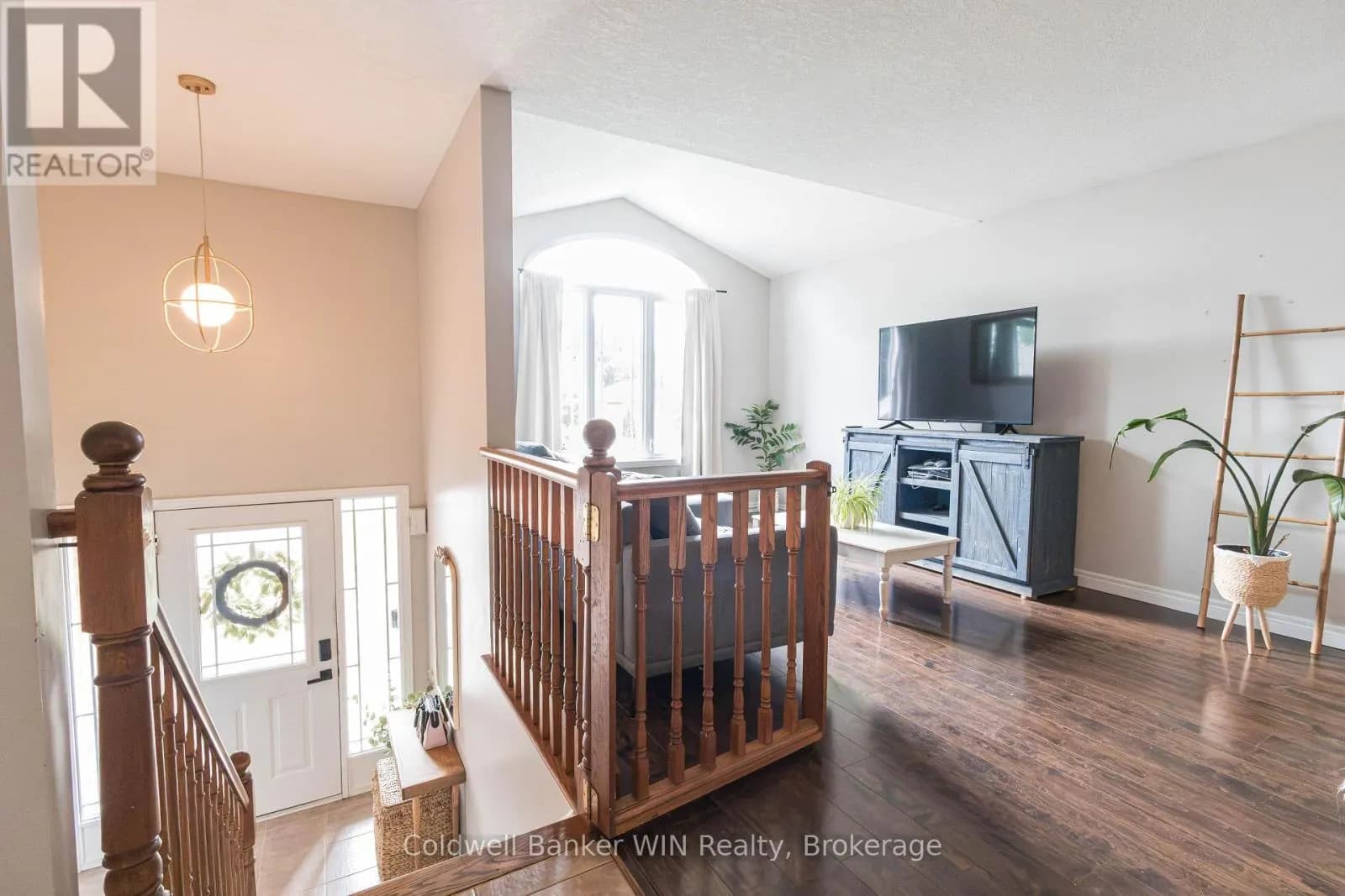 114 BELLAMY CRESCENT — photo 5 of 32