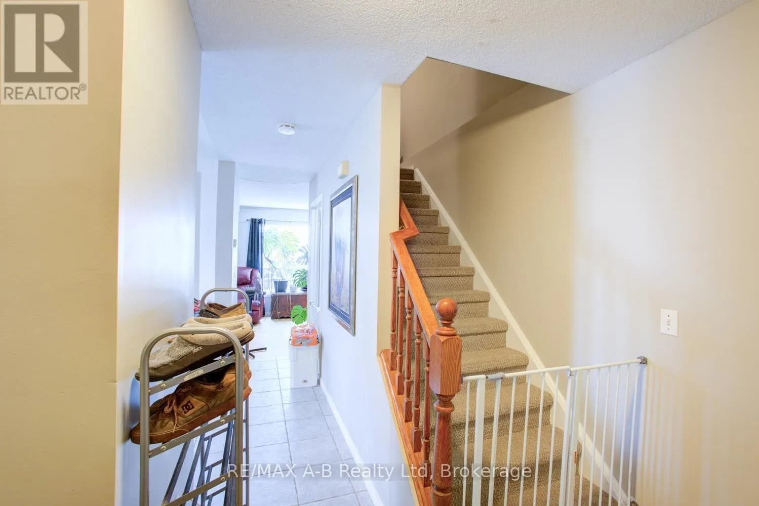 223 MELRAN DRIVE — photo 3 of 13