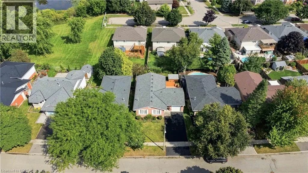 22 ALLENSGATE Drive — photo 3 of 48