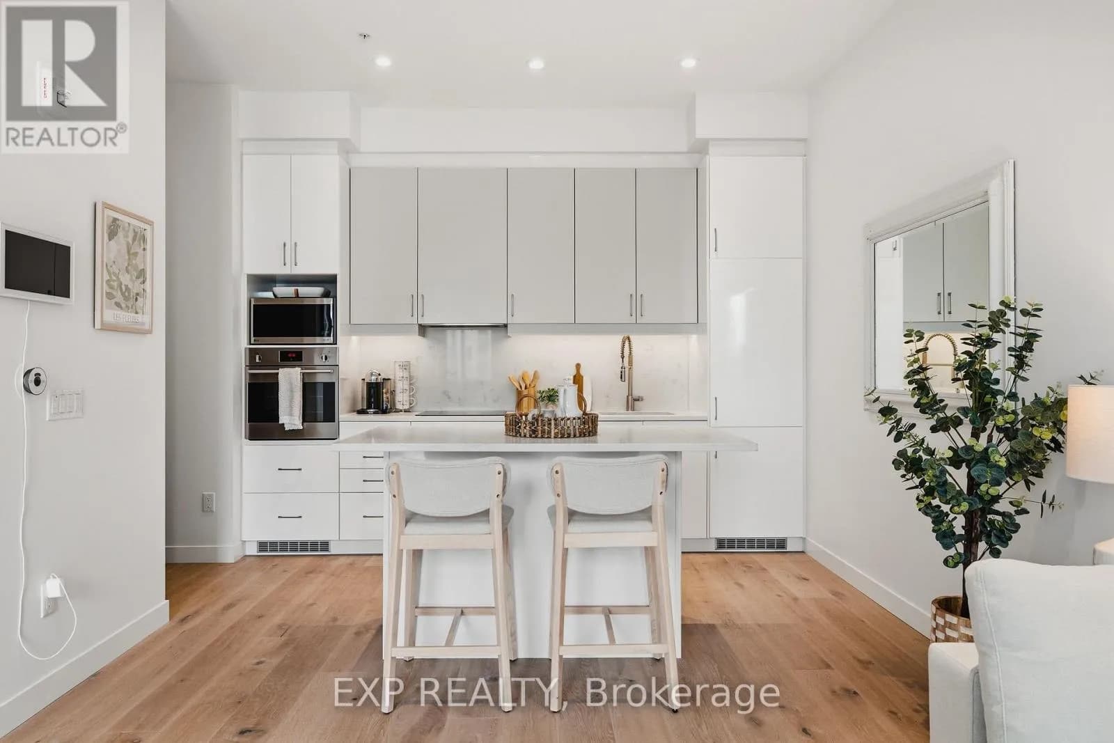 608 - 181 KING STREET S — photo 4 of 31