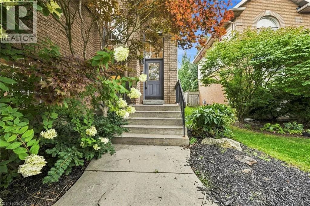 96 LAURENDALE Avenue — photo 3 of 45