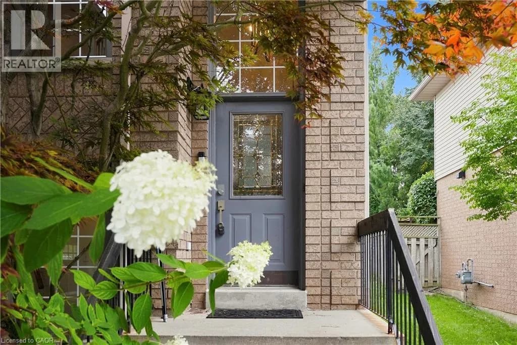 96 LAURENDALE Avenue — photo 4 of 45
