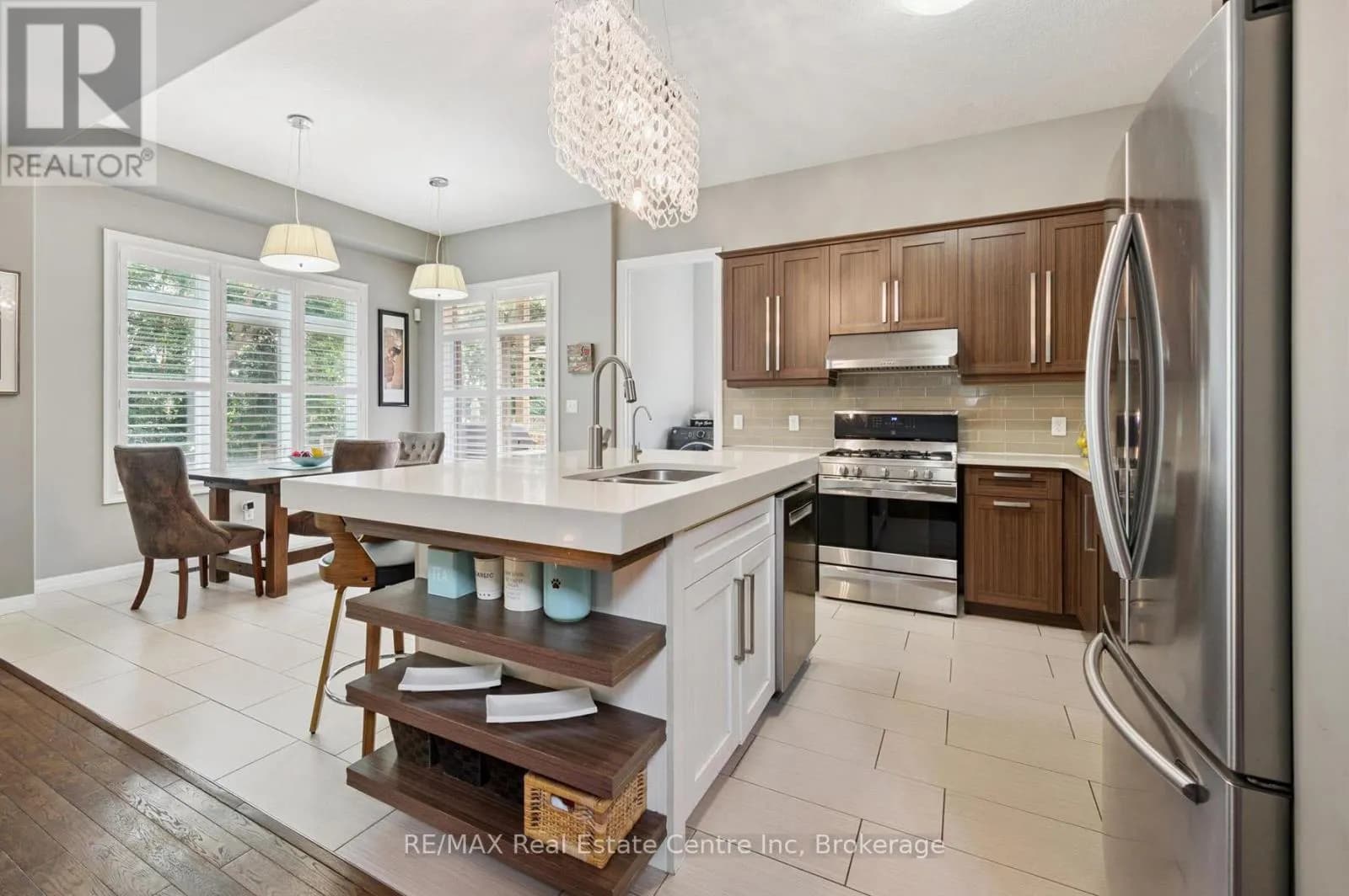 196 MAPLE BUSH DRIVE — photo 4 of 26