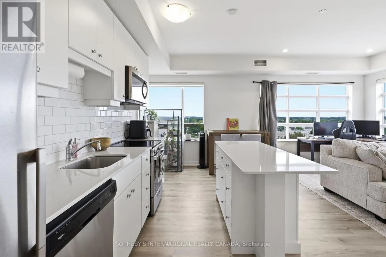 514 - 247 NORTHFIELD DRIVE E — photo 1 of 14