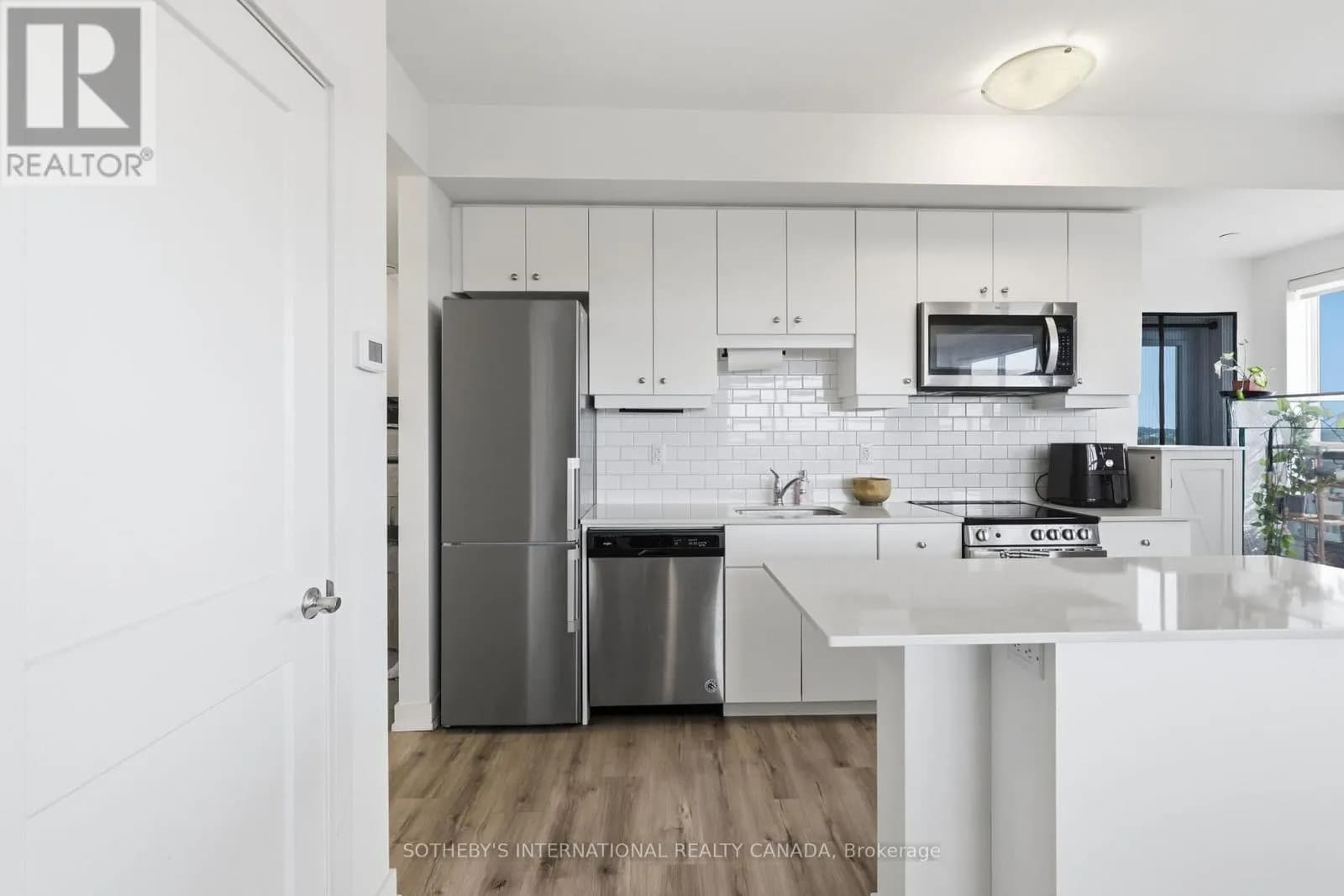 514 - 247 NORTHFIELD DRIVE E — photo 3 of 14
