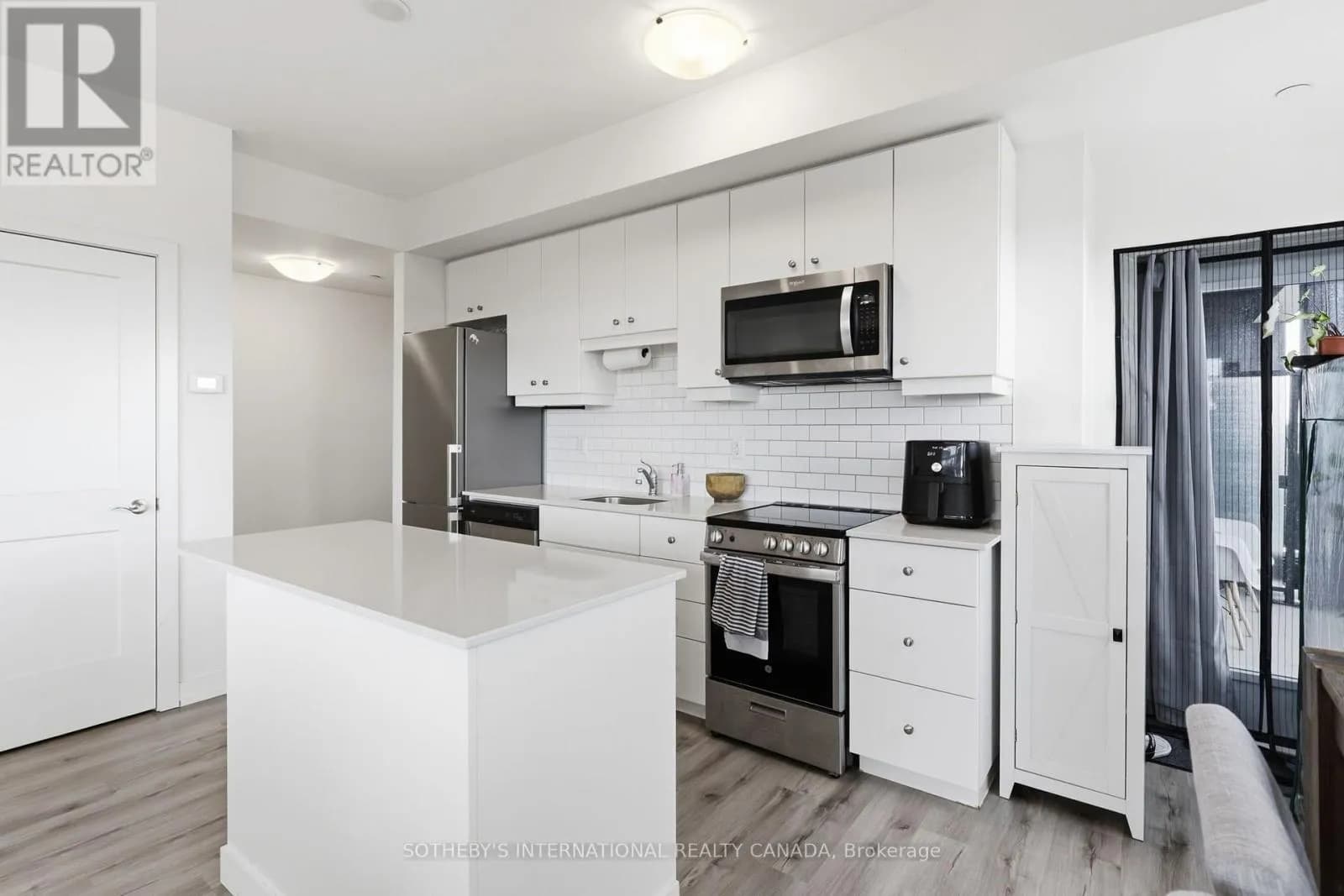 514 - 247 NORTHFIELD DRIVE E — photo 4 of 14
