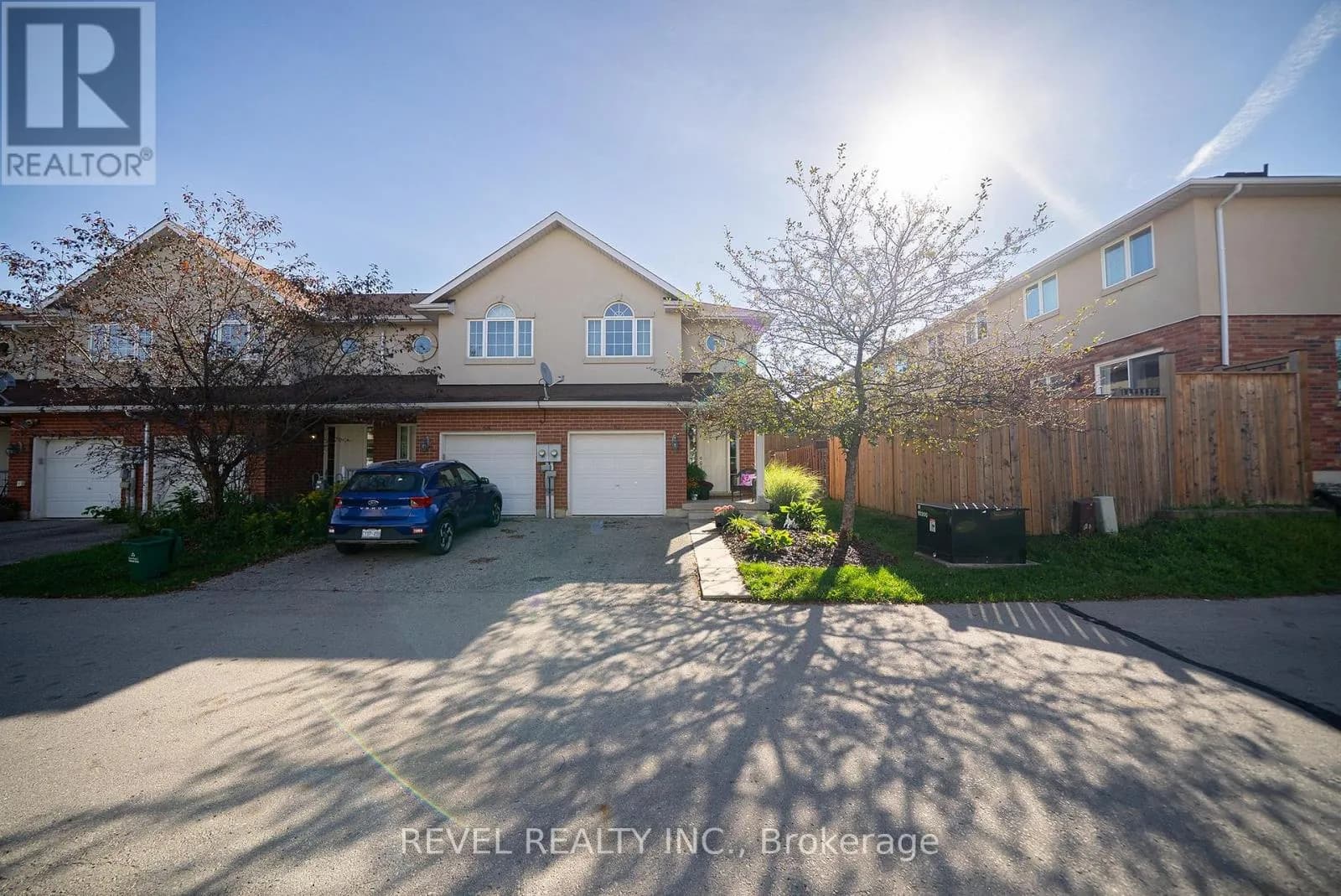 67 - 20 MCCONKEY CRESCENT — photo 2 of 31