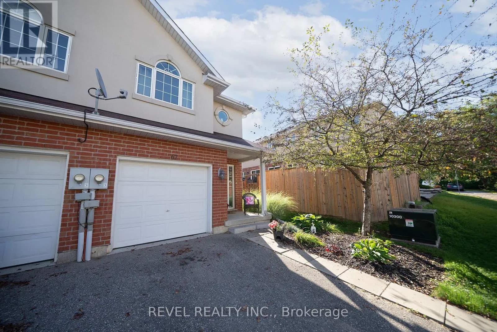 67 - 20 MCCONKEY CRESCENT — photo 4 of 31